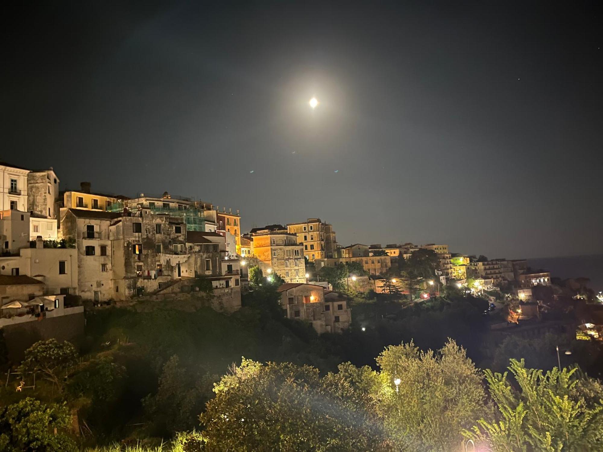 B&B Due Su Due Holiday Vietri 外观 照片
